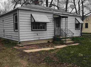 326 Shoreland Rd, Machesney Park, IL 61115