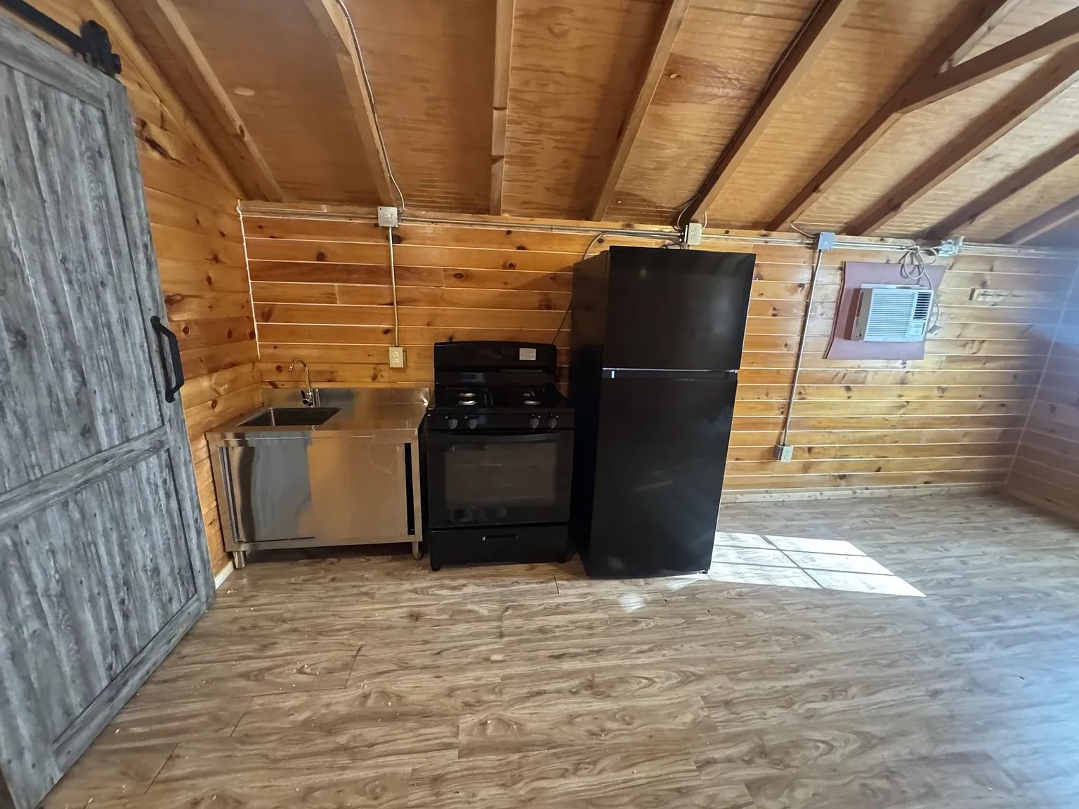 Studio, 350 sqft, $800 — Photo 2