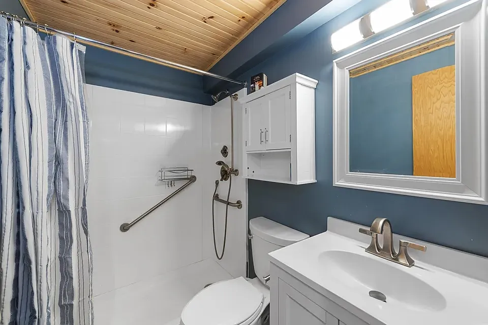 2 bed, 1061 sqft, $1,975 — Photo 3