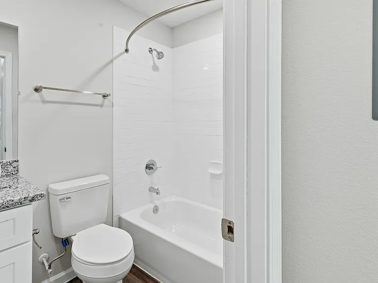 Land's End Apartments — Photo 10