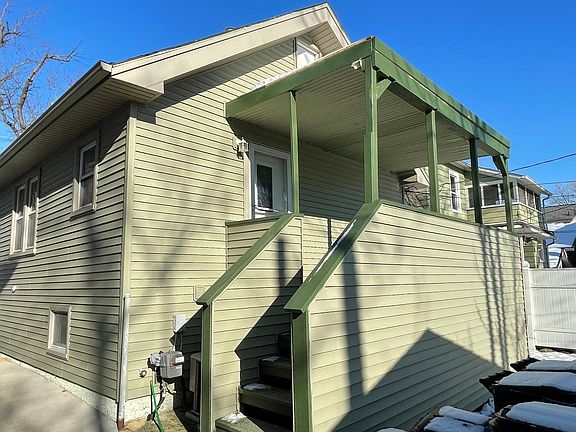 3rd image of 710 Saint Charles Ct