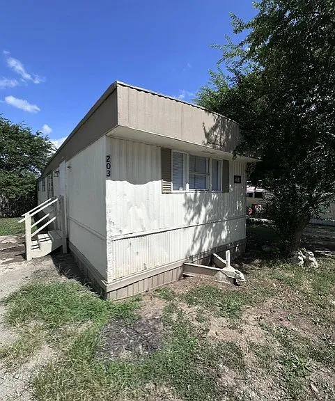 203 Cindy Ln — Photo 3