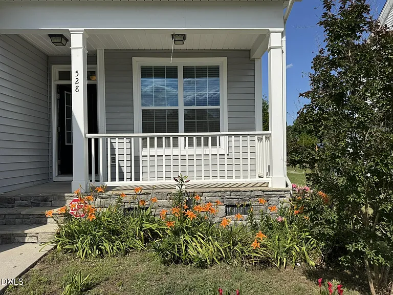 528 Walker Ranch Dr — Photo 2