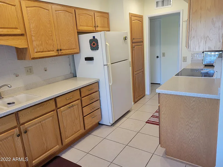 9714 W Hawthorn Ct — Photo 9