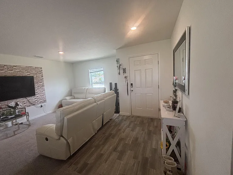 402 NE Mainsail St — Photo 7