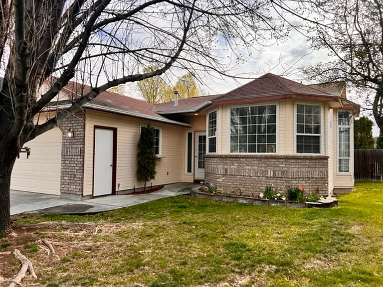 4650 N Date Palm Ave — Photo 2