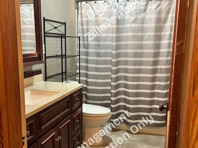 1034 SW Lincoln St — Photo 4