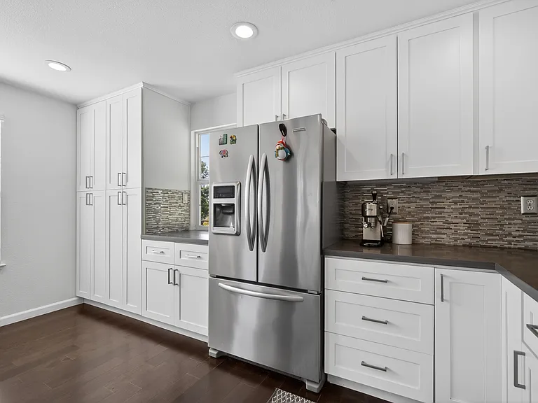 938 Visconti Pl — Photo 22