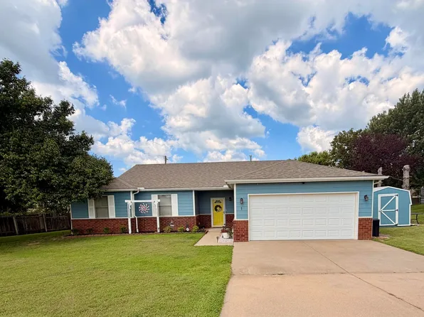 1 Lomond Ter, Winfield, KS 67156