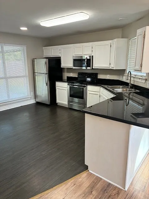 3 bed, 2.0 bath, 1107 sqft, $1,700 — Photo 3