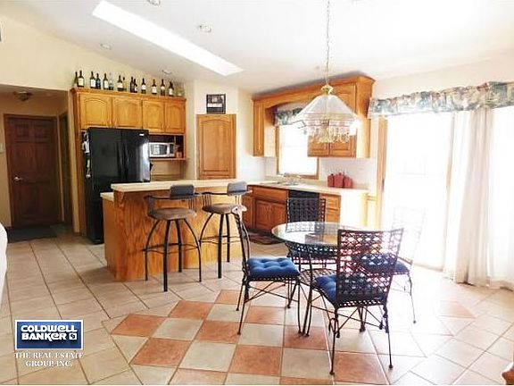 Spacious w/Plenty of Seating