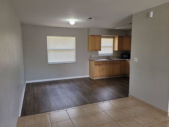 5th image of 621 SE 13th Pl #C