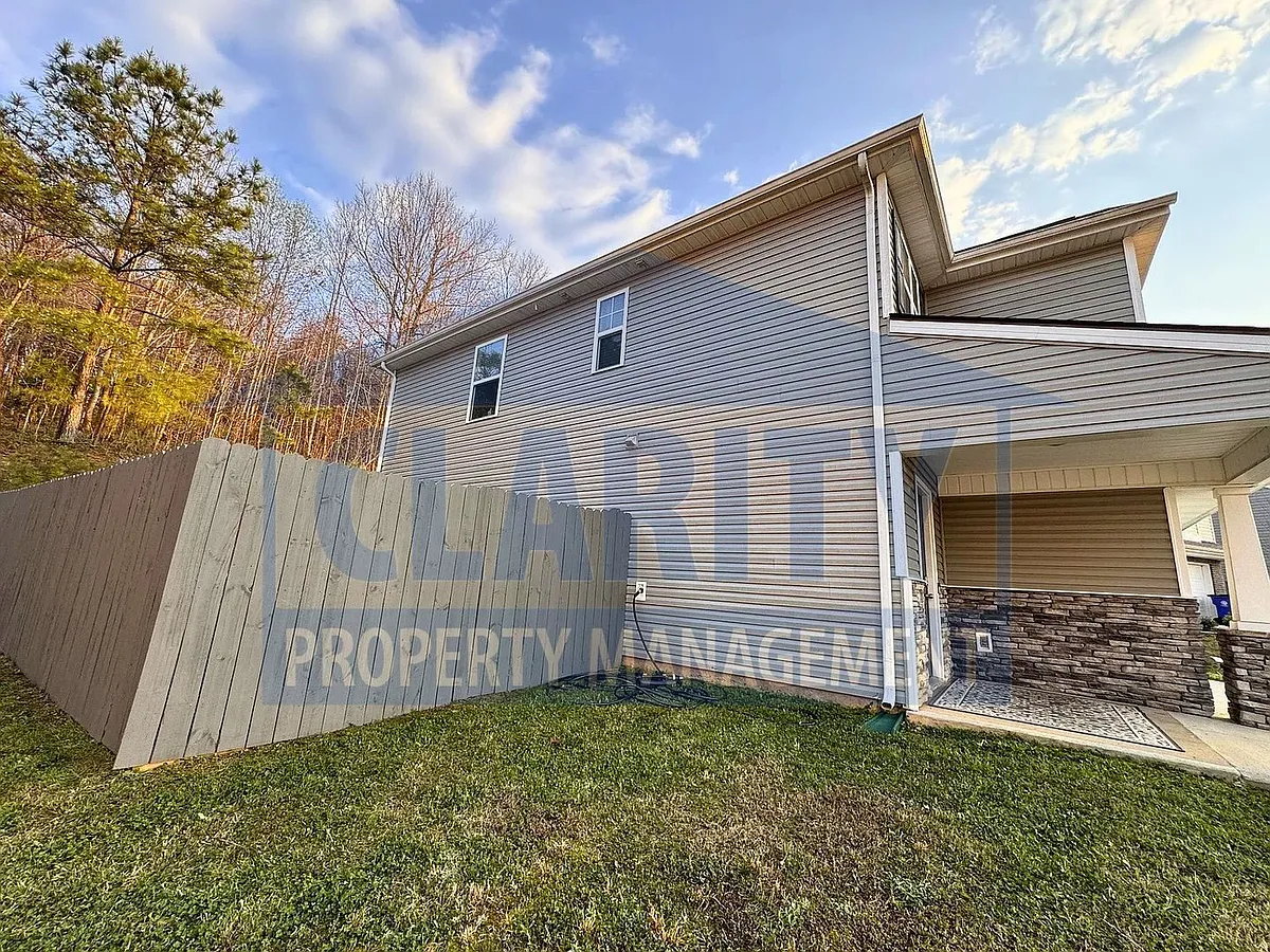 Building Photo - 3308 Harmony Ct NE