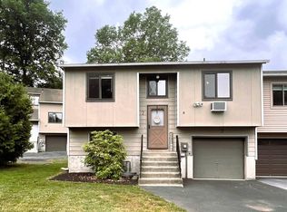 7 Laurel Ct, Fishkill, NY 12524