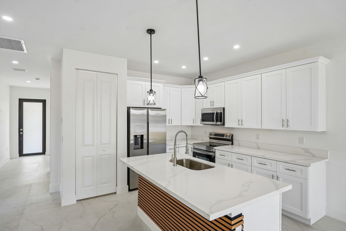 210004 - 845_847 Meadow Rd, Lehigh Acres, FL 33973-S0205-011.jpg