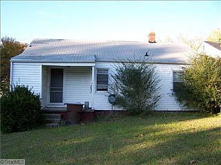 2nd image of 920 Ross Ave