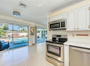 1526R Erin Ln, Clearwater, FL 33755