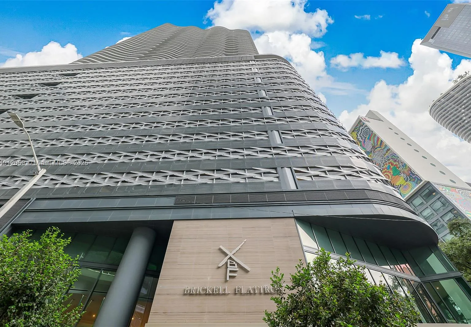 Brickell Flatiron Condo — Photo 4