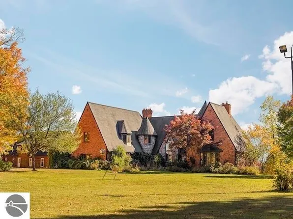 55 Hope Rdg, Traverse City, MI 49696
