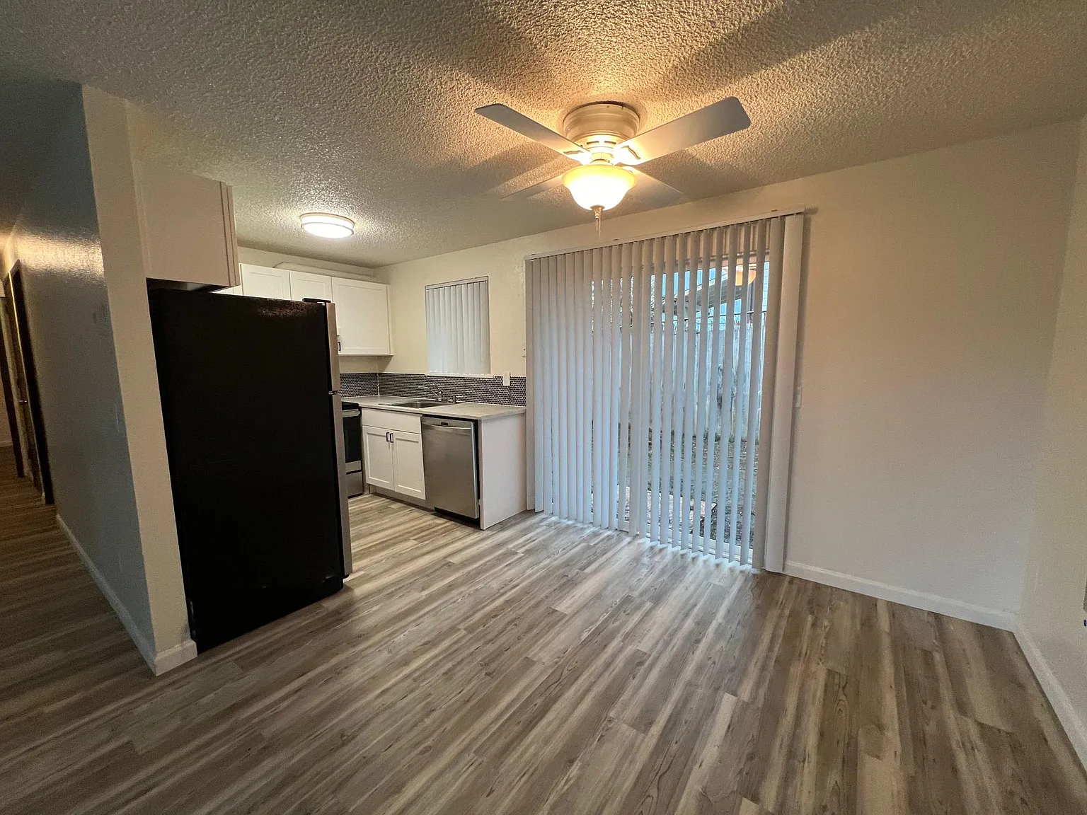 2 bed, 880 sqft, $1,395 — Photo 2