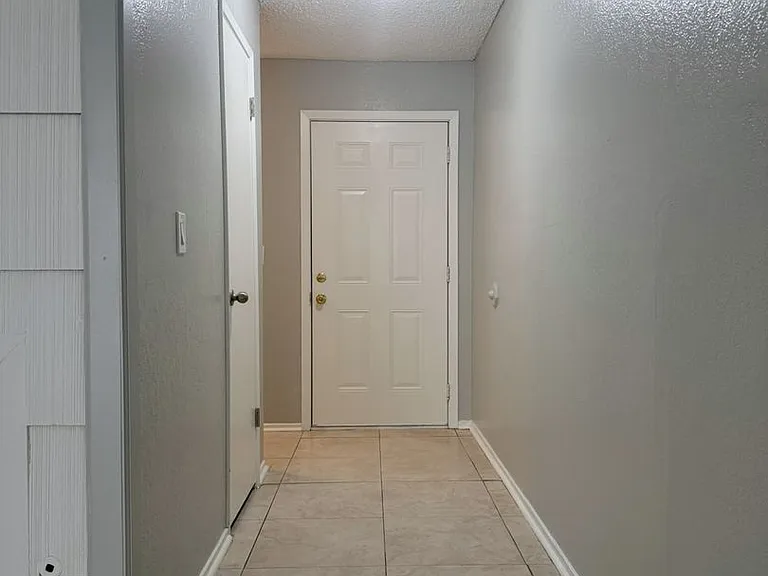 3219 Denver Ave — Photo 4