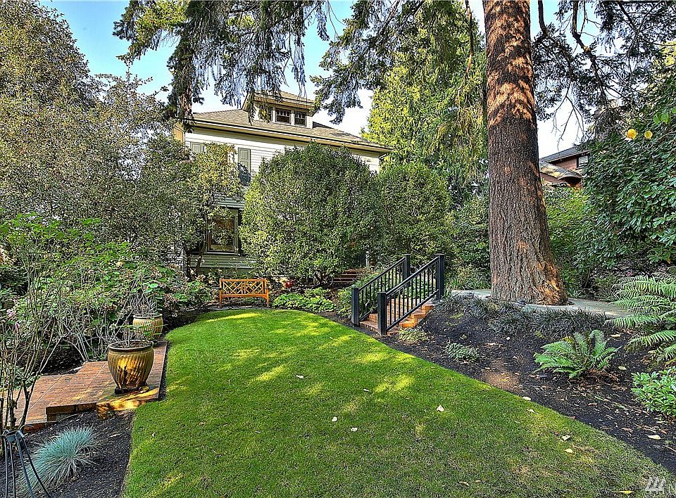 Huge lot: 4 city lots with 100' +/- of frontage. one of the largest lots on Yakima Ave.
