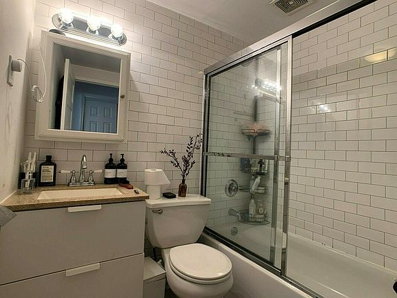 4th image of 324 Clifton Pl APT 3