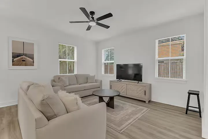 1307 E Harding St — Photo 8