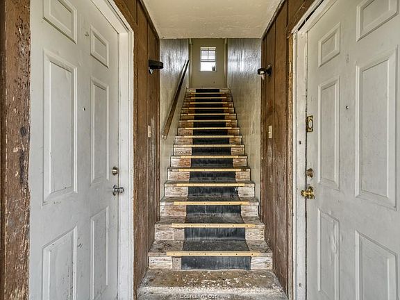 3rd image of 2404 Jaguar Dr #A-d