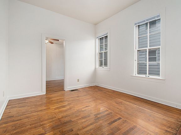 3rd image of 820 W Main St #11231994