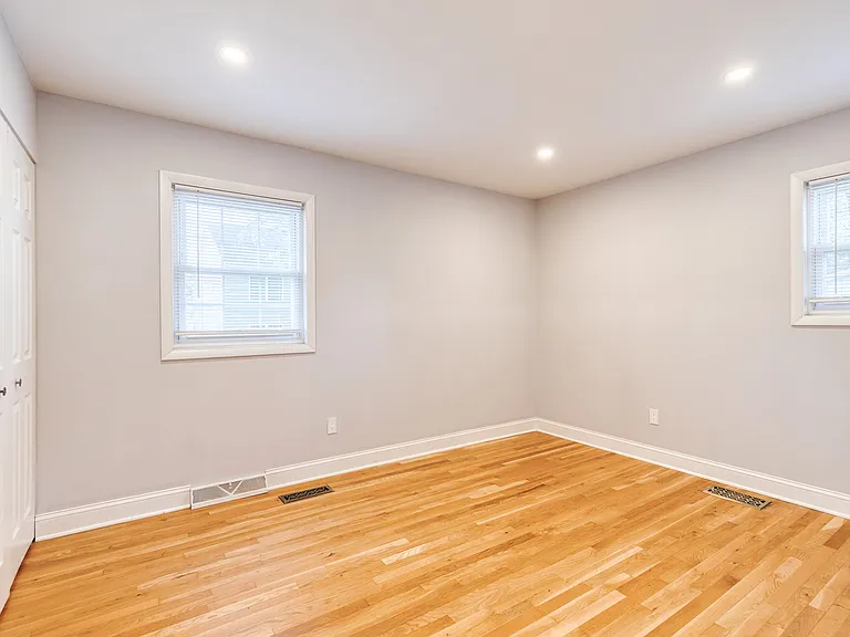 617 Oak Ln — Photo 13
