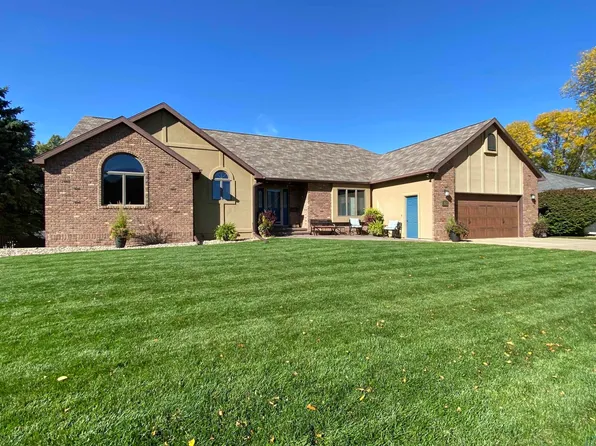 811 E Valley Dr, Le Mars, IA 51031