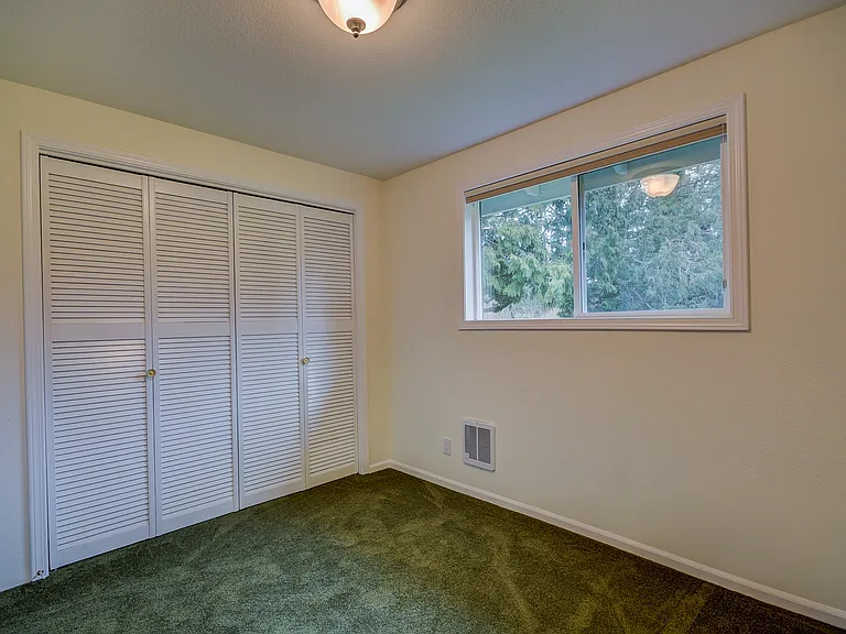 90 Vine St — Photo 15