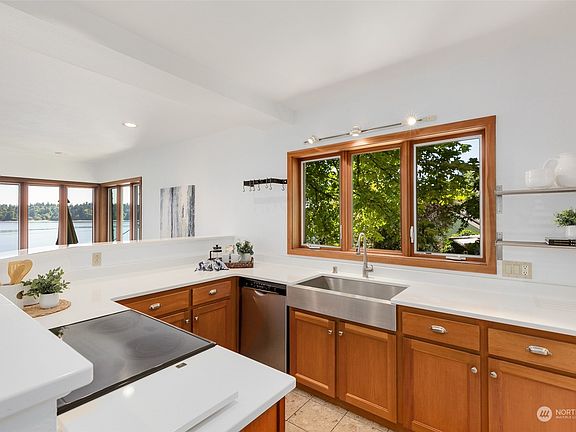 4th image of 1824 27th Avenue NW