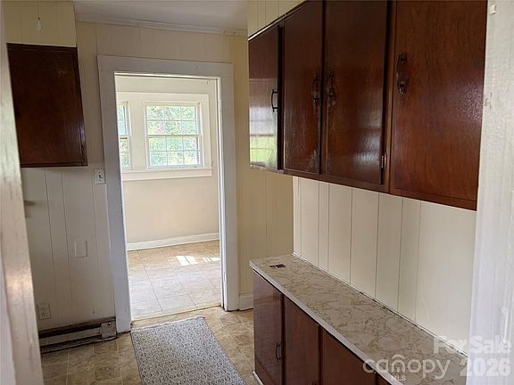 3rd image of 409 Messner St