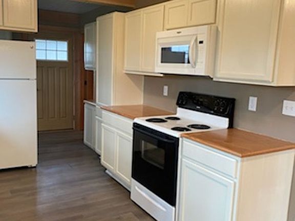 5th image of 83650 N Pacific Hwy APT 1