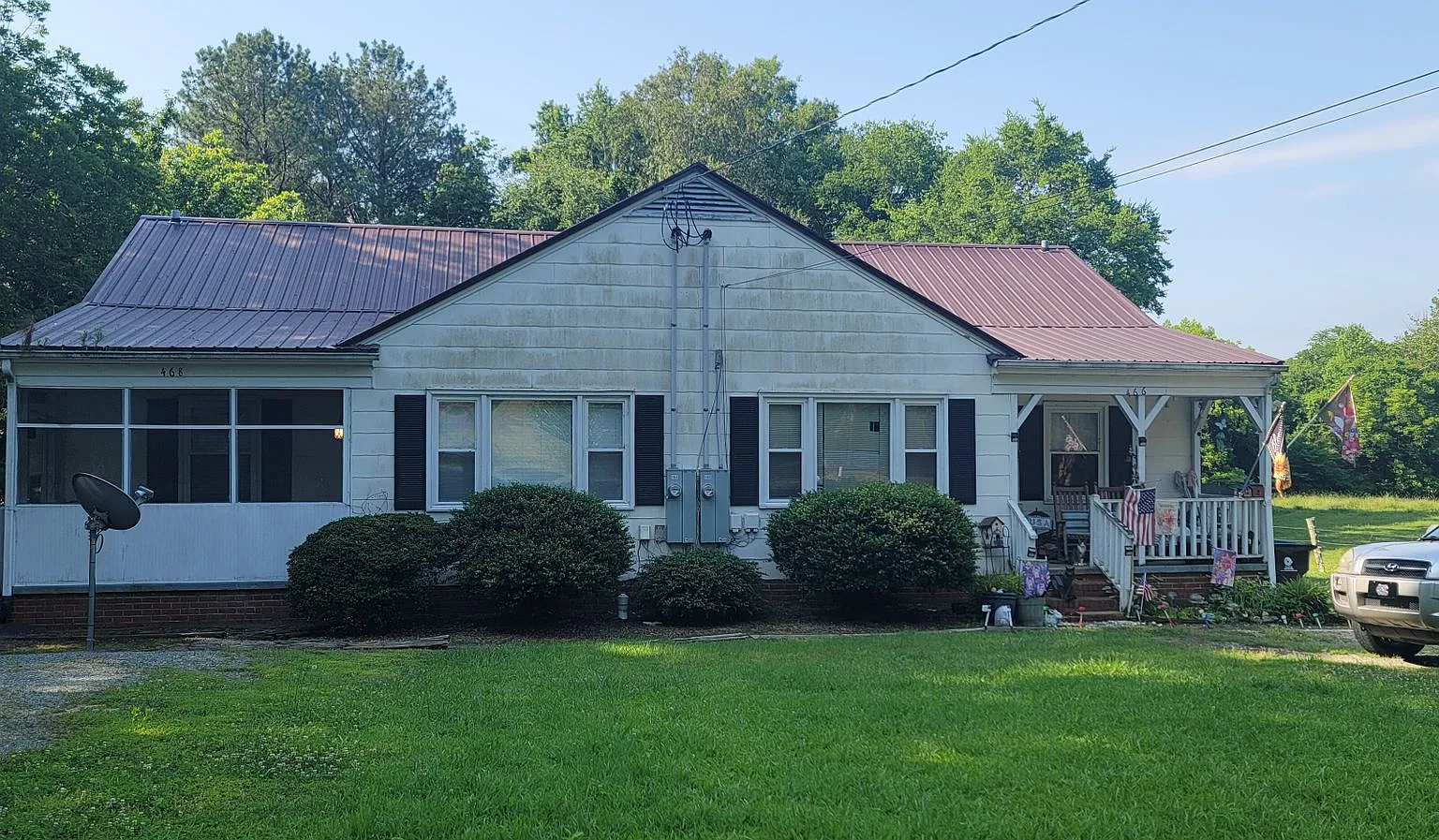Charming 2 Bedroom Apartment located Minutes Outside of Downtown Sanford — Photo 1