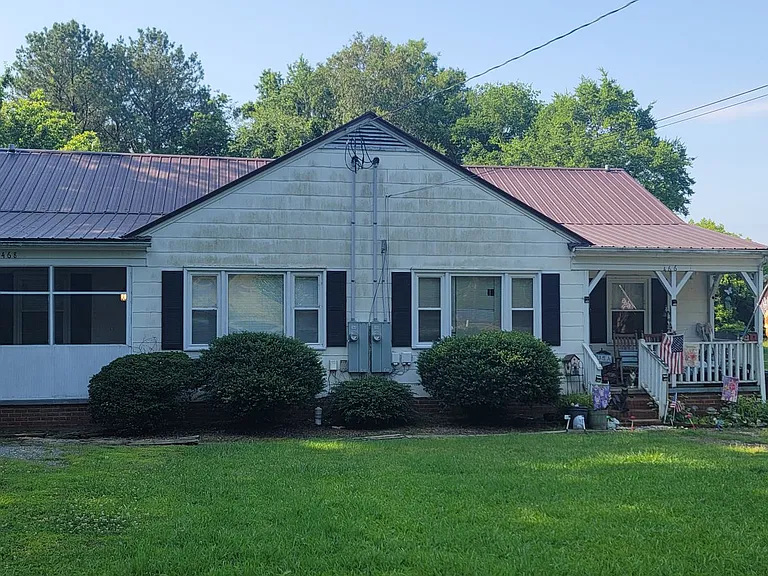468 Hillcrest Ave — Photo 1