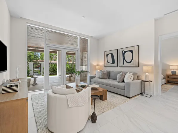 220 SE Mizner Boulevard #102, Boca Raton, FL 33432