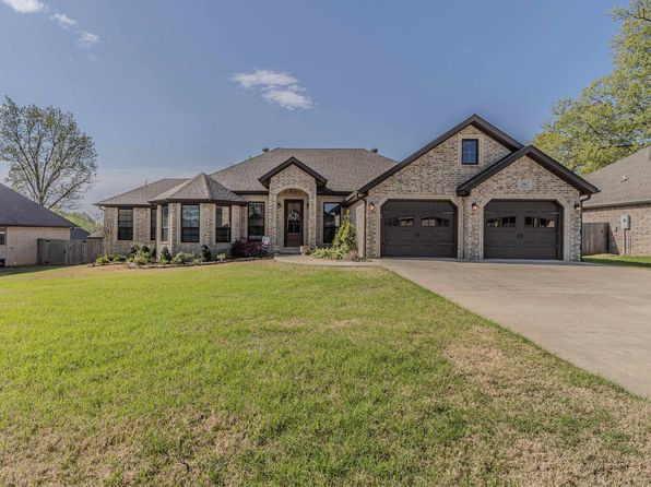 1806 Wedgewood Dr, Paragould, AR 72450