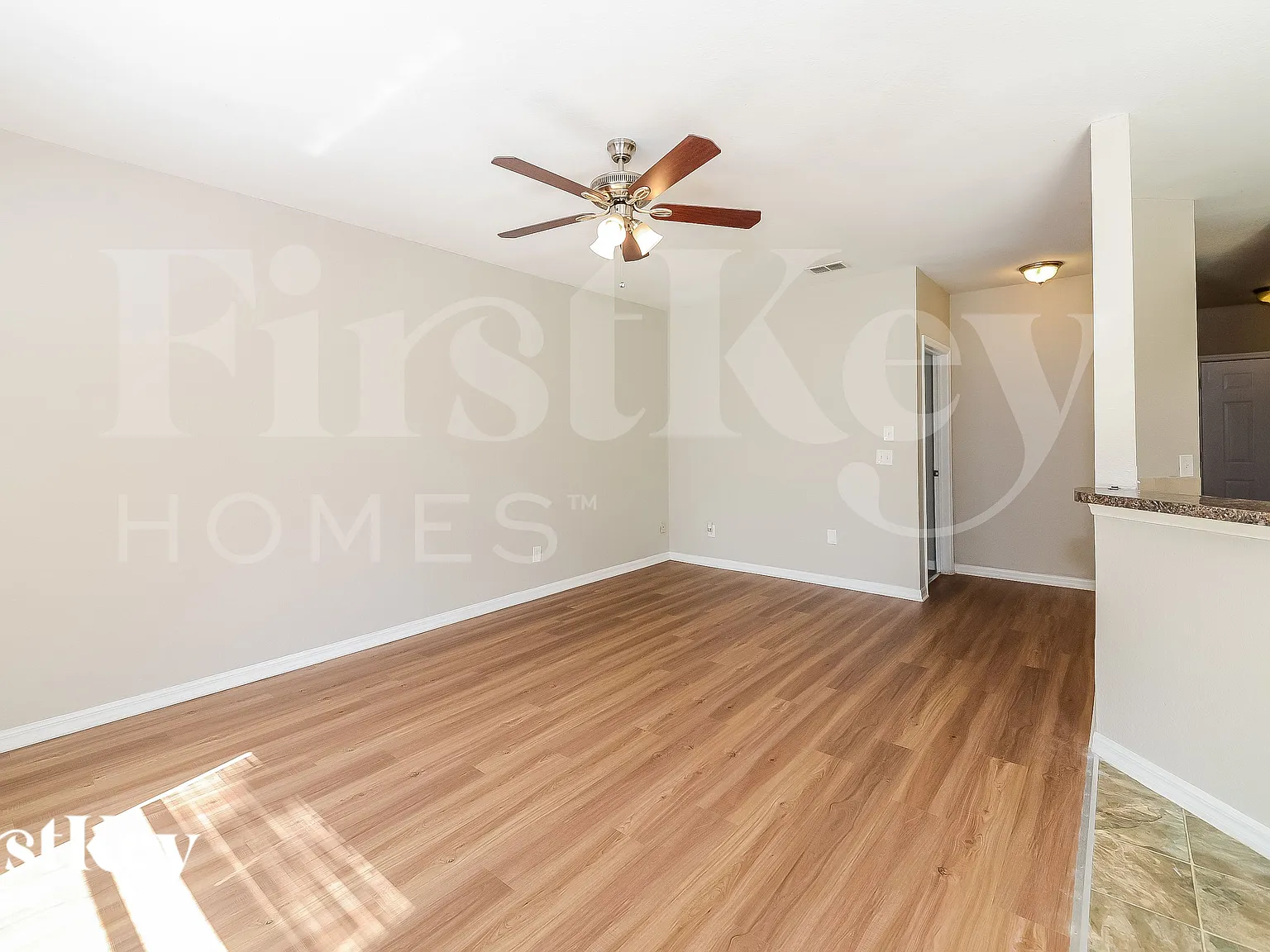 4 bed, 2.0 bath, 1400 sqft, $1,900 — Photo 2