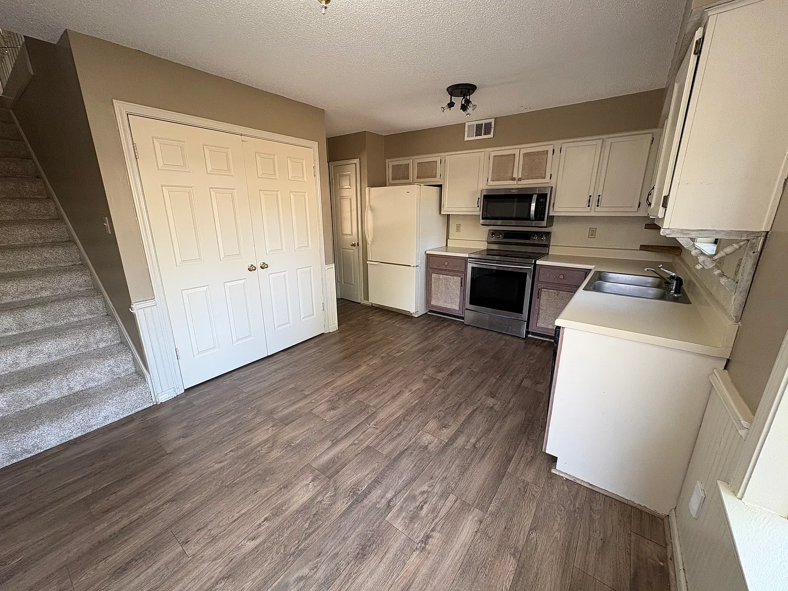 3 bed, 1418 sqft, $1,795 — Photo 4