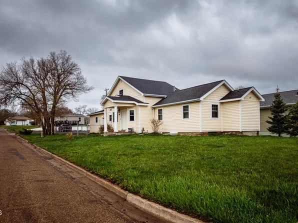 501 2nd St NE, Watford City, ND 58854