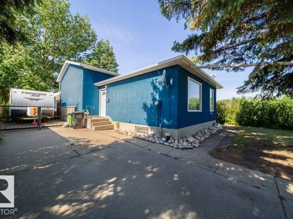 4823 10th Ave NW, Edmonton, AB T6L 4S2
