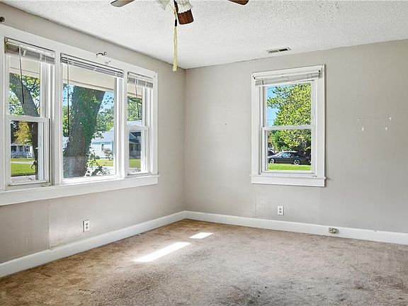 3rd image of 1305 Hoover Ave