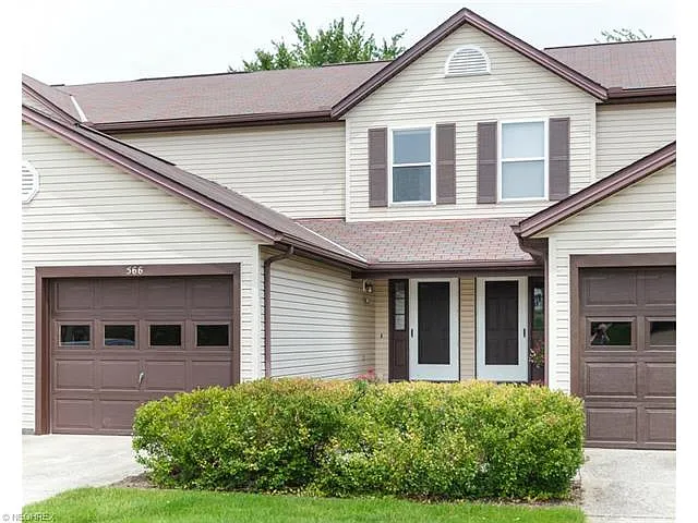 566 Topaz Ln photo 1