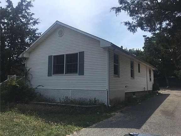 3rd image of 129 Mill St