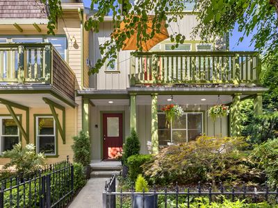 737 Madison Ave N, Bainbridge Island, WA, 98110