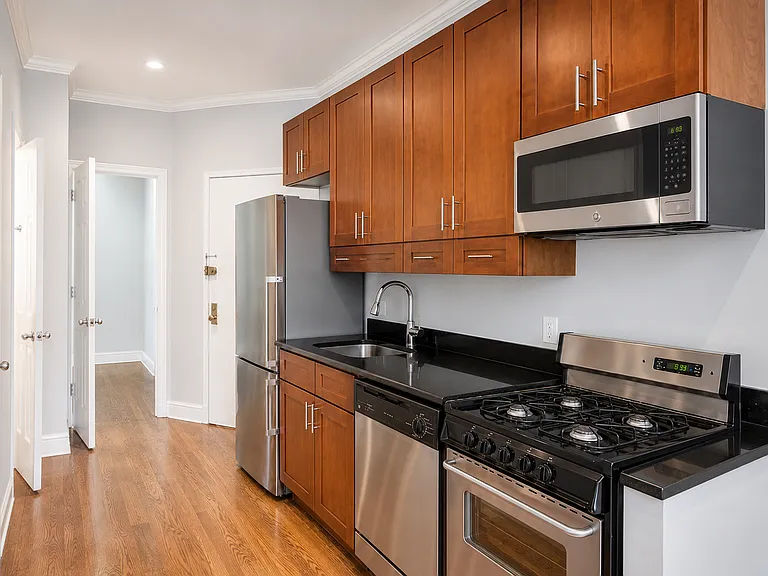 53 Leroy St #3C — Photo 2