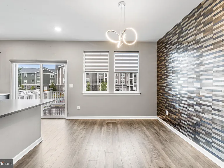 62 Rome Way — Photo 10
